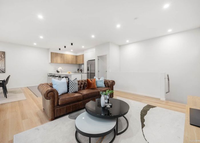  at 296A East Coast Road, Forrest Hill, North Shore City, Auckland