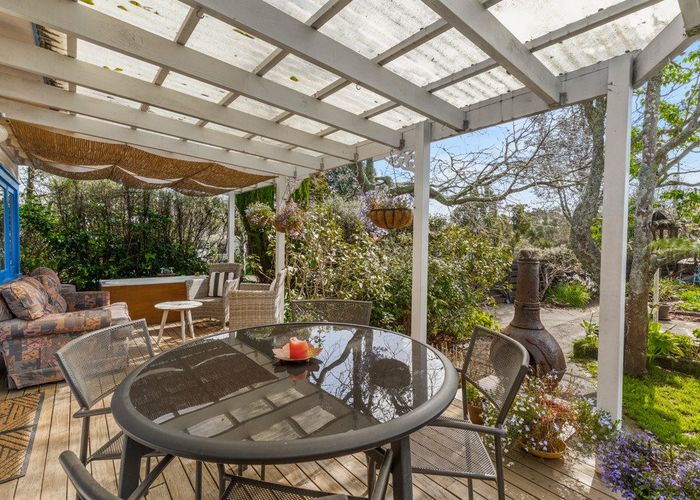  at 32 Ferry Parade, Herald Island, Auckland