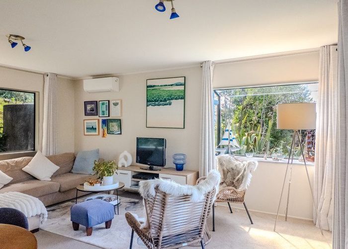  at 10 Hobson Terrace, Onetangi, Waiheke Island, Auckland