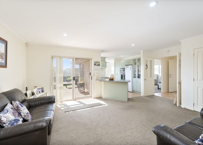  at 4 Sandhurst Rise, Henderson, Auckland