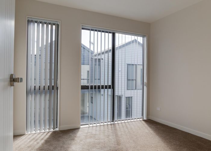  at 4/21 Akoranga Dr, Northcote, North Shore City, Auckland