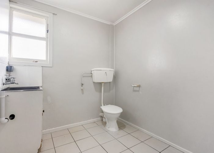  at 2/214 Campbell Road, Greenlane, Auckland City, Auckland