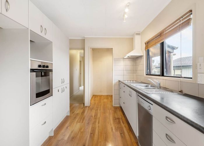  at 32 Aviemore Drive, Highland Park, Manukau City, Auckland