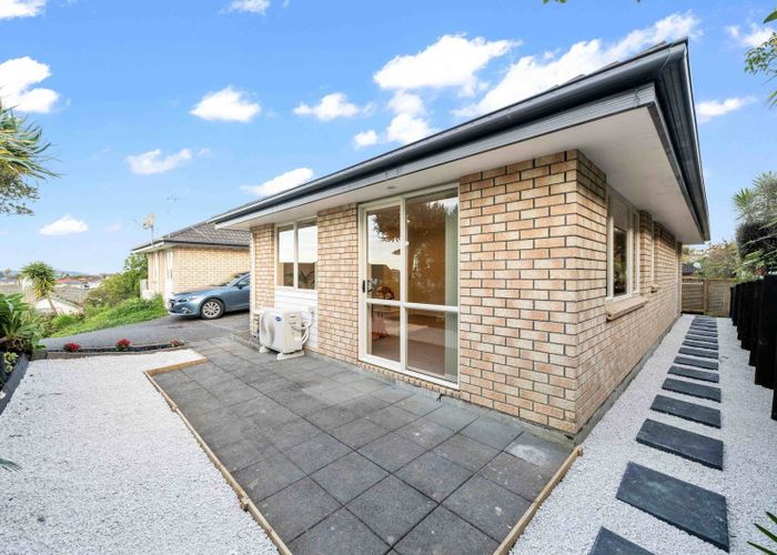  at 33 Regents Park Place, Westgate, Auckland