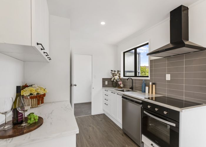  at 2/39 Taitimu Drive, Weymouth, Auckland
