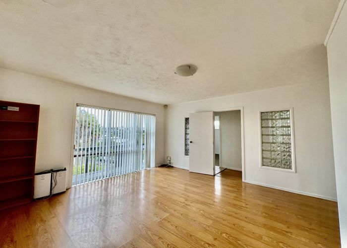  at 19 sunhave avenue, Glenfield, North Shore City, Auckland