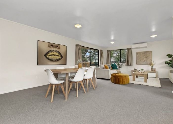  at 31 Hewlett Road, Massey, Auckland