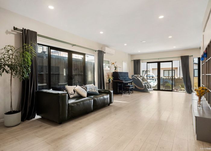  at 11  Merv Clarke Lane, Massey, Waitakere City, Auckland