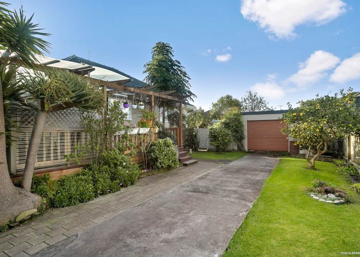  at 1/3 Cullen Avenue, Mount Roskill, Auckland