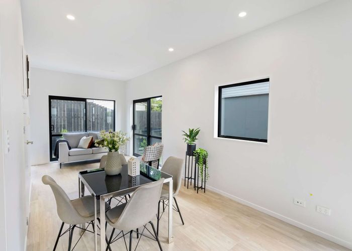  at 2/24 Andrew Road, Howick, Manukau City, Auckland