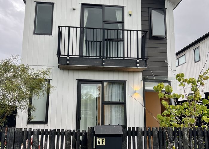  at 4E Montmere Ave, Te Atatu Peninsula, Waitakere City, Auckland