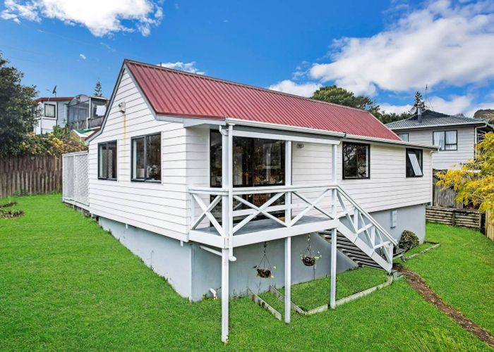  at 1/9 Thistledew Place, Bayview, Auckland