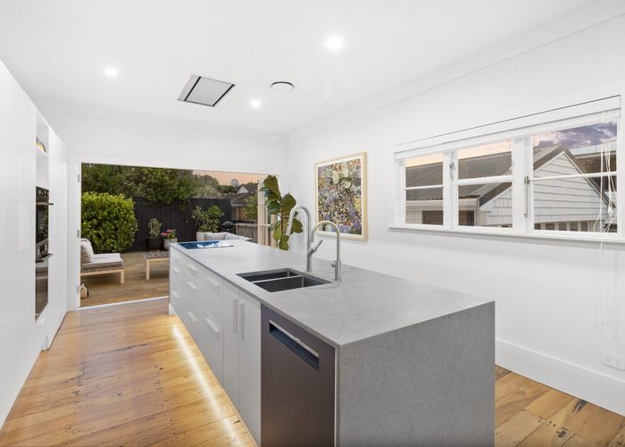  at 18B Raymond Street, Point Chevalier, Auckland