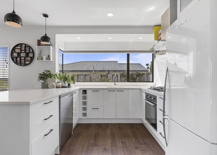 at 2/15 Tiri Tiri Road, Birkdale, Auckland