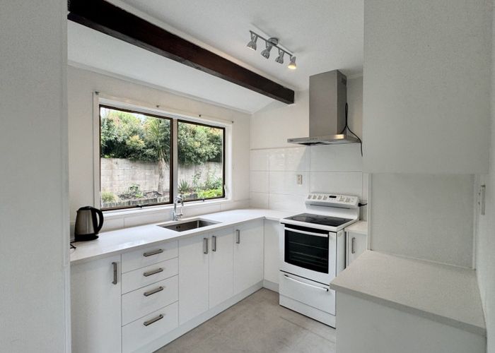  at 1/38a Blakeborough Dr, Forrest Hill, North Shore City, Auckland