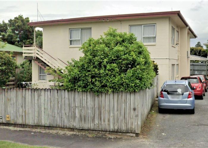  at 2/16 Myrtle Street, Hamilton East, Hamilton, Waikato