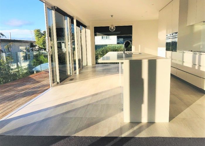  at 1/14 Rothesay Bay Road, Rothesay Bay, Auckland