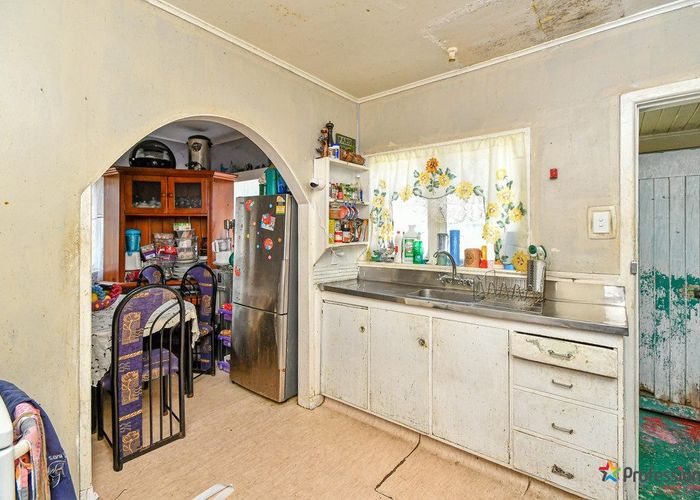  at 46 Vine Street, Mangere East, Auckland