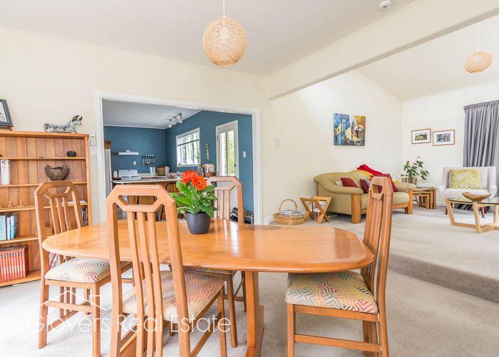  at 8 Tawini Road, Titirangi, Auckland