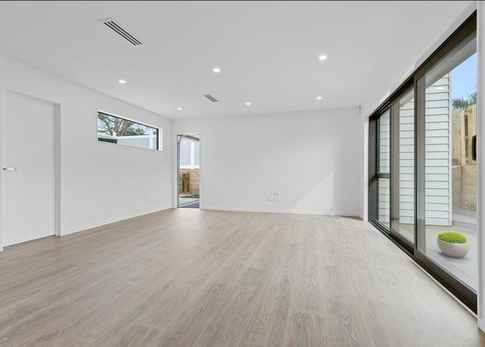  at 41 Golf Road, New Lynn, Waitakere City, Auckland