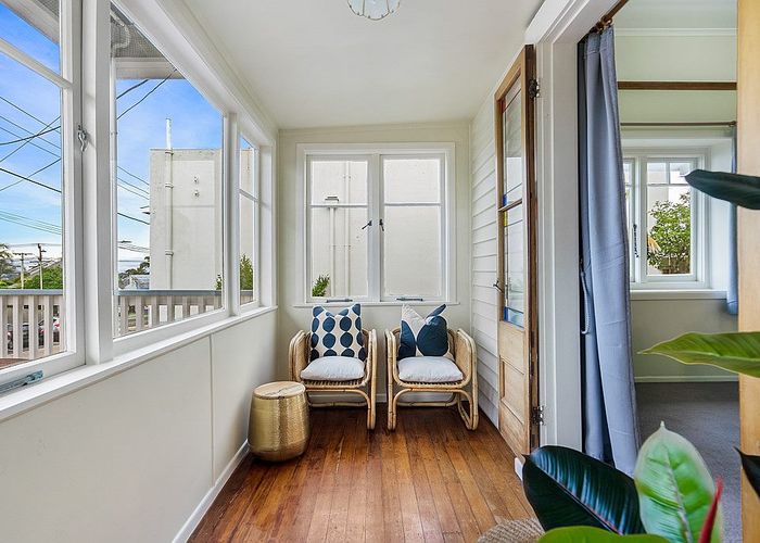  at 4 Rodney Road, Northcote Point, Auckland