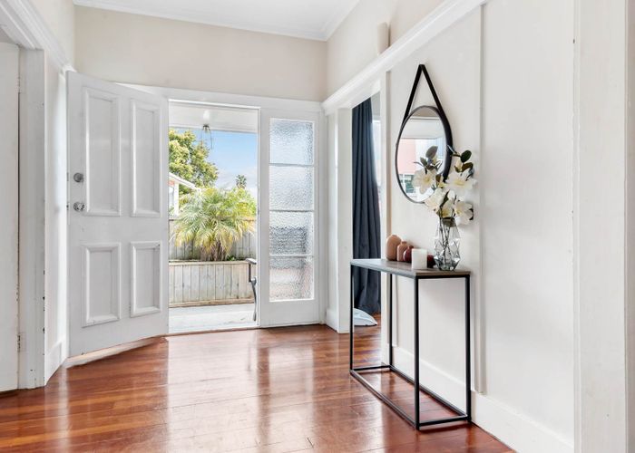  at 7 Earlsworth Road, Mangere East, Auckland