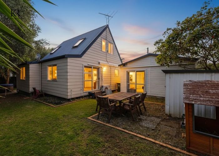  at 2/100 Beach Road, Pahurehure, Papakura, Auckland