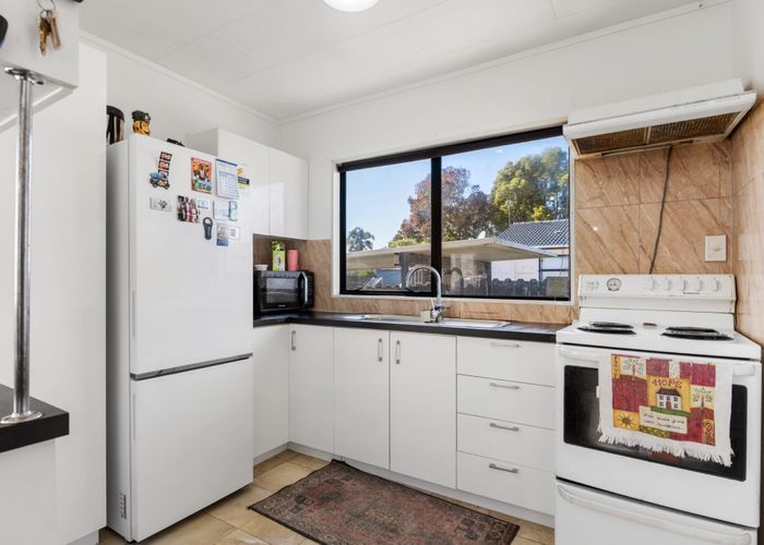  at 8 Zurich Place, Weymouth, Manukau City, Auckland
