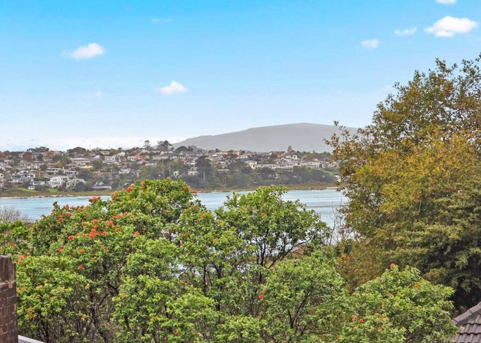  at 2/95 Sylvan Avenue, Northcote, North Shore City, Auckland