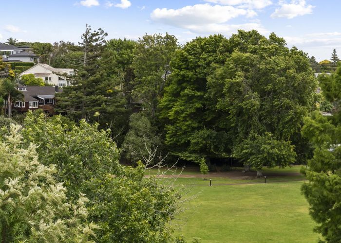  at 2/37 Ripon Crescent, Meadowbank, Auckland City, Auckland