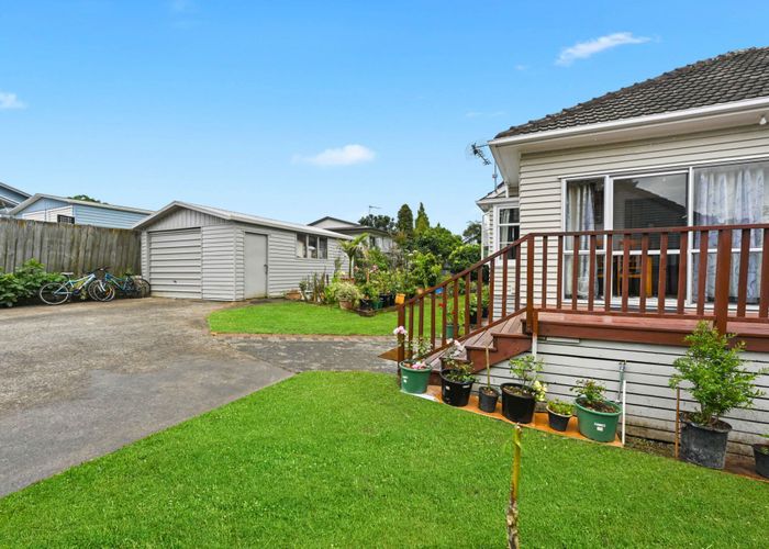  at 25B Kiwi Avenue, Forest Lake, Hamilton