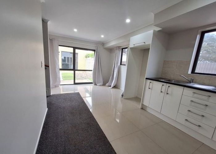  at 11/4 Wallson Crescent, Wiri, Manukau City, Auckland