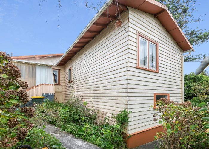  at 6 Arran Road, Browns Bay, Auckland