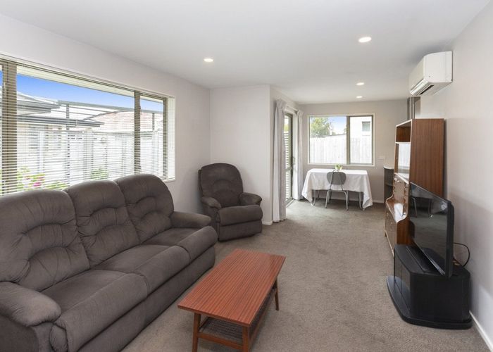 at 2/67 Marshland Road, Shirley, Christchurch City, Canterbury