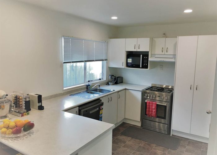  at 2/45 Sungrove Rise, Sunnyvale, Waitakere City, Auckland