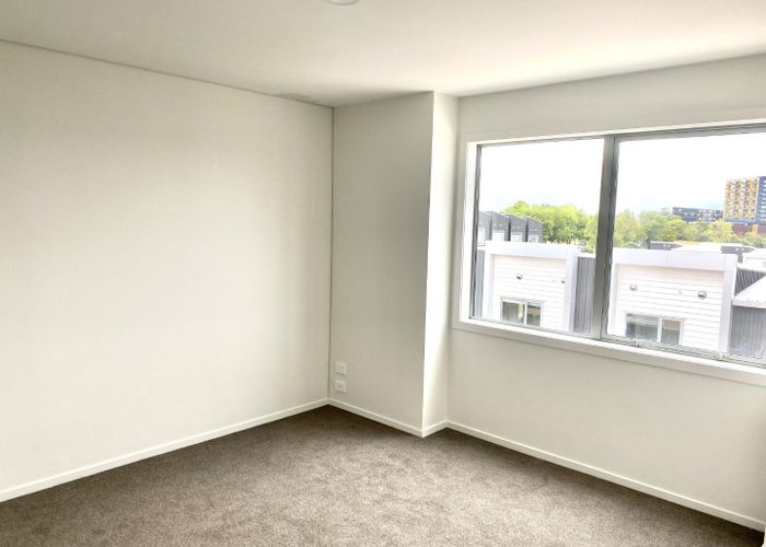  at D4/8 Wharetana Cres, New Lynn, Waitakere City, Auckland