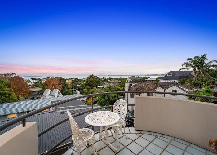 at 2/21 Eastcliffe Road, Castor Bay, Auckland