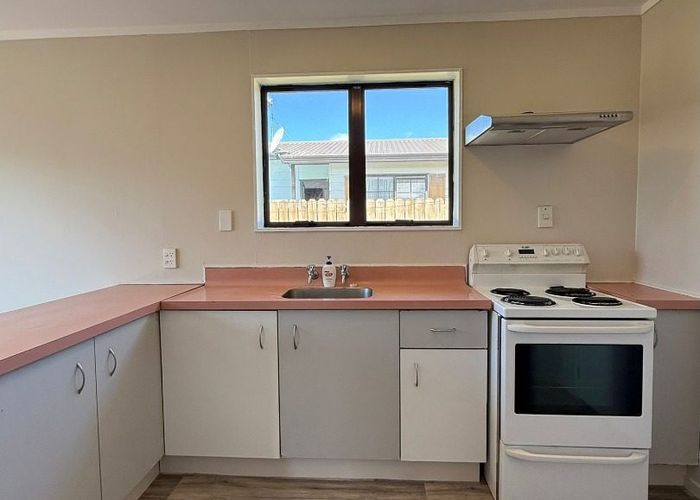  at 2/6 Trimdon Street, Randwick Park, Manukau City, Auckland