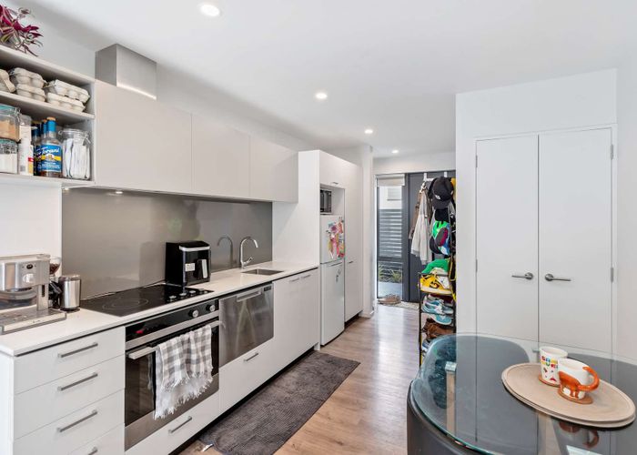  at 2/102 Ruskin Street, Addington, Christchurch City, Canterbury