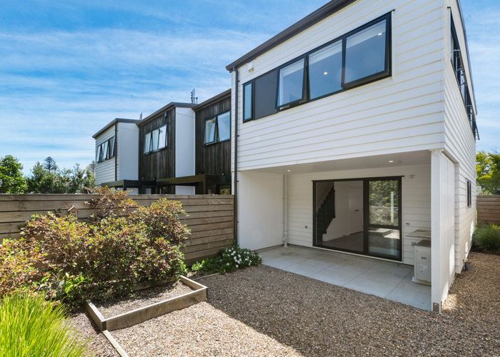  at 26 Whakahui Lane, Mangere Bridge, Manukau City, Auckland