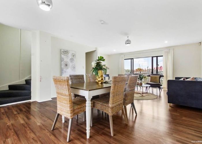  at 10/6 Ambrico Place, New Lynn, Waitakere City, Auckland