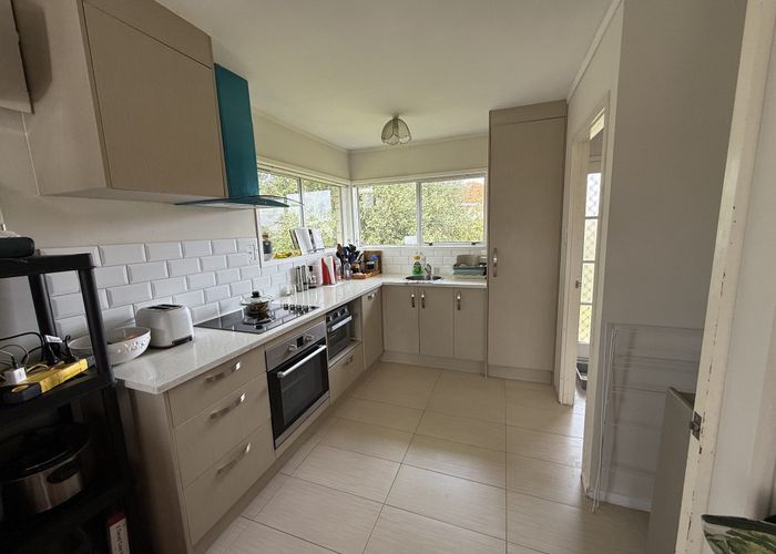  at 2/18 Mirrabooka Avenue, Botany Downs, Manukau City, Auckland