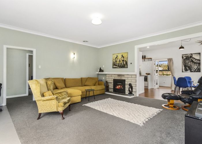  at 221 Dey Street, Hamilton East, Hamilton