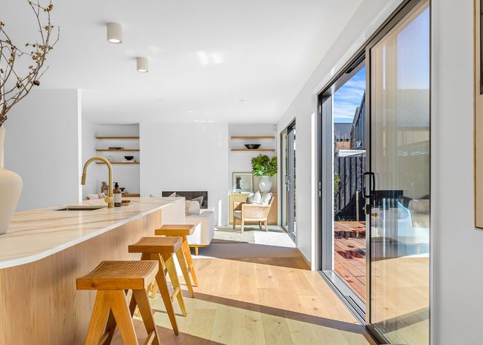  at 2/17 Hewitts Road, Merivale, Christchurch City, Canterbury