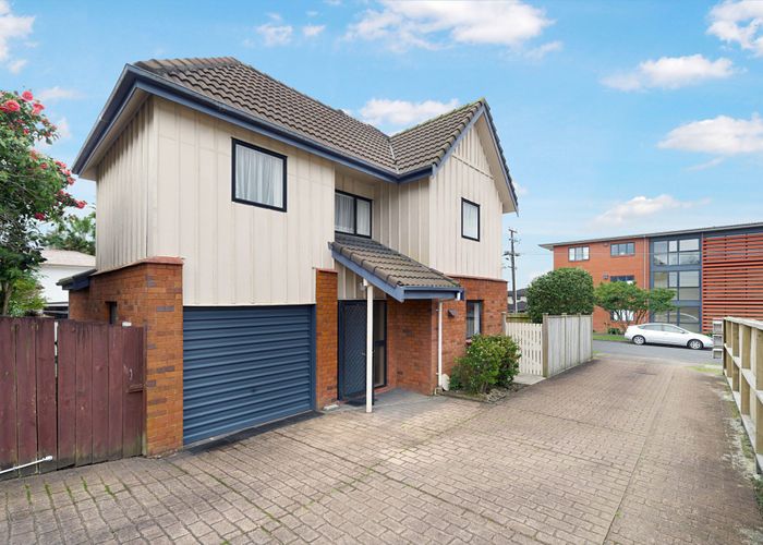 at 3/24 Miro Street, New Lynn, Auckland