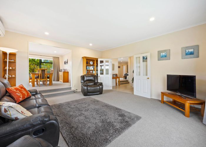  at 8 Amesbury Rise, Henderson, Waitakere City, Auckland