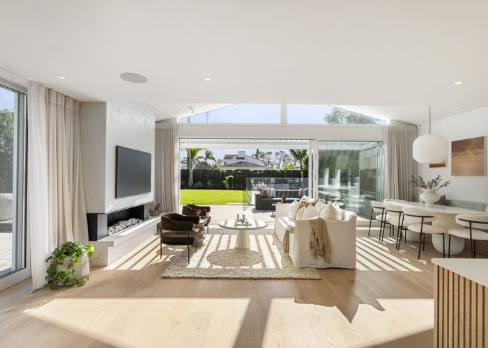  at 16 Johnstone Street, Point Chevalier, Auckland