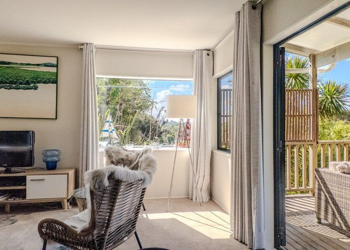  at 10 Hobson Terrace, Onetangi, Waiheke Island, Auckland