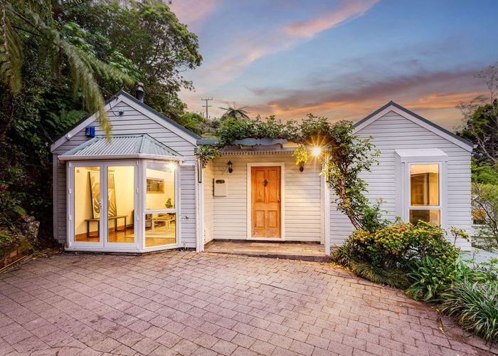  at 102a Miromiro Road, Normandale, Lower Hutt, Wellington