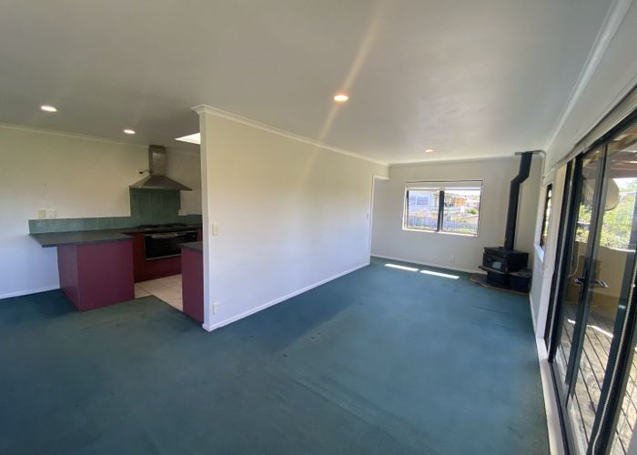  at 33 Vanguard Road, Kelston, Waitakere City, Auckland